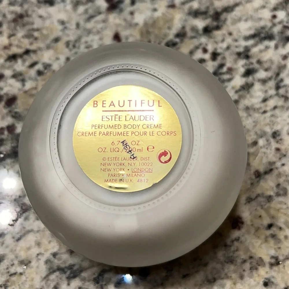 Beautiful Estée Lauder Powder Perfume - Picture 6 of 6